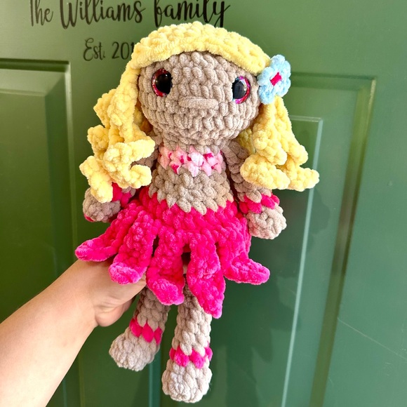 Hula girl handmade crochet doll š©·š - Picture 2 of 3